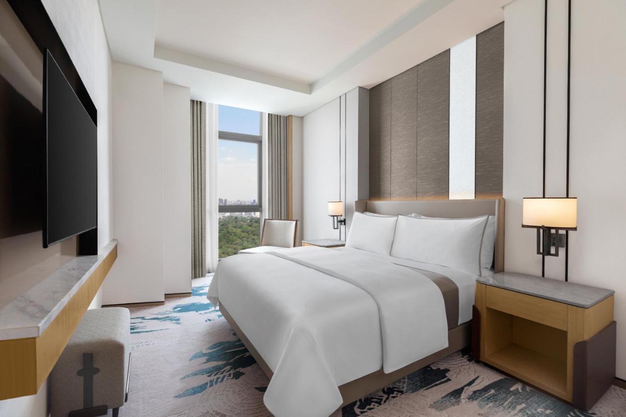 Отель The Westin Manila Pasig City Экстерьер фото