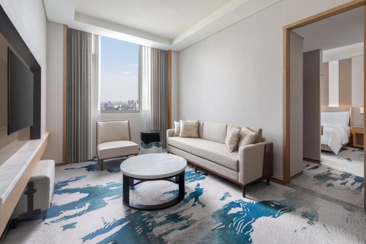 Отель The Westin Manila Pasig City Экстерьер фото
