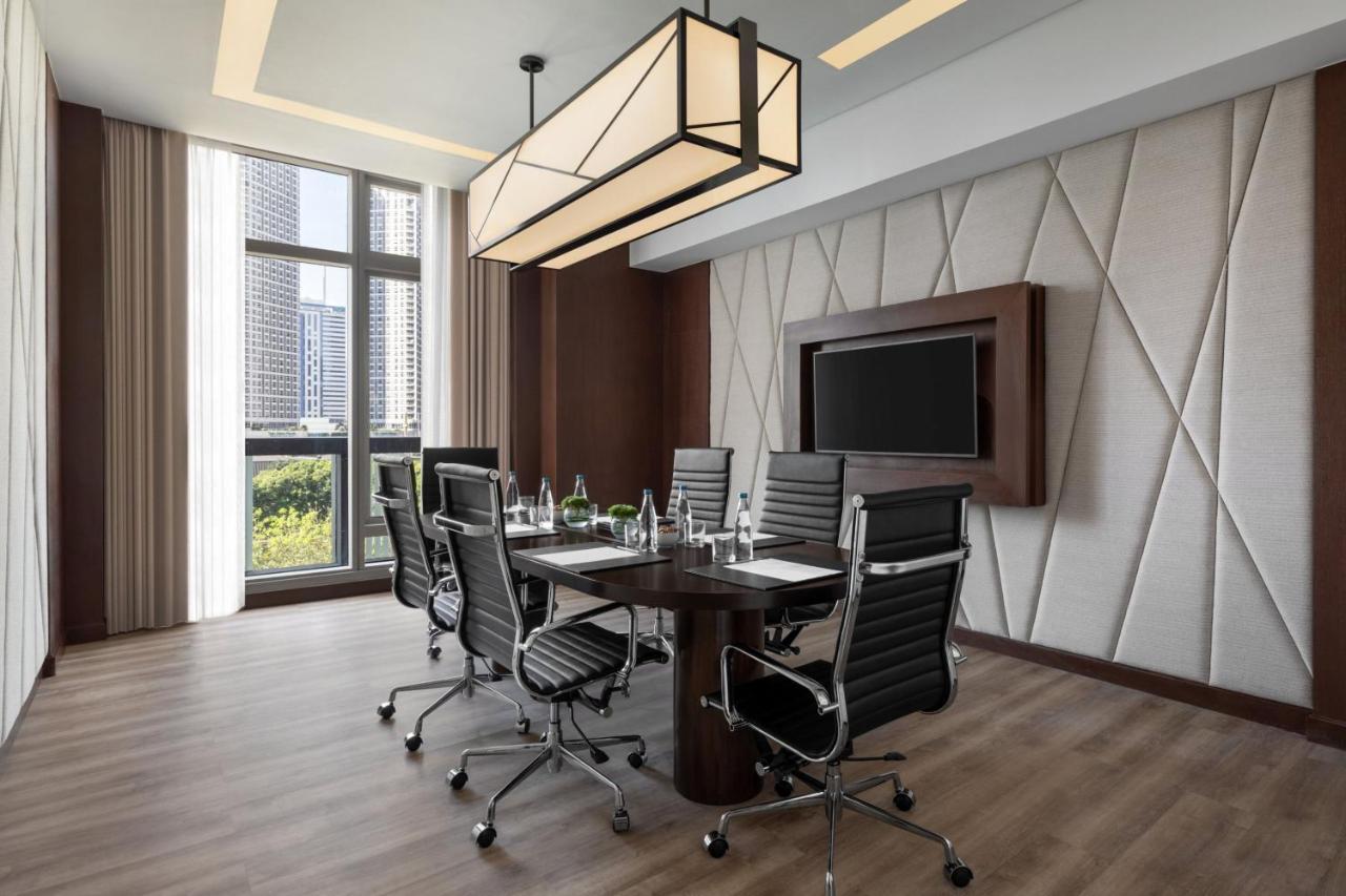 Отель The Westin Manila Pasig City Экстерьер фото