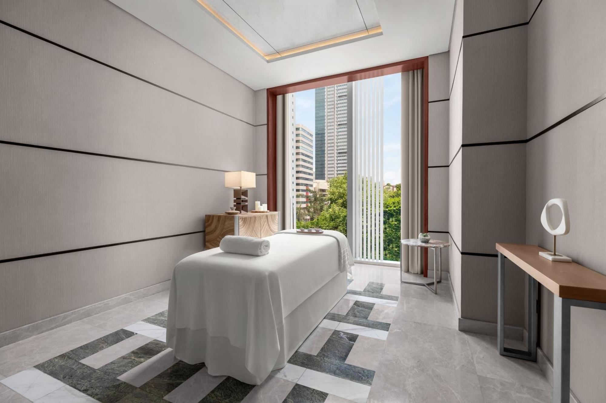 Отель The Westin Manila Pasig City Экстерьер фото