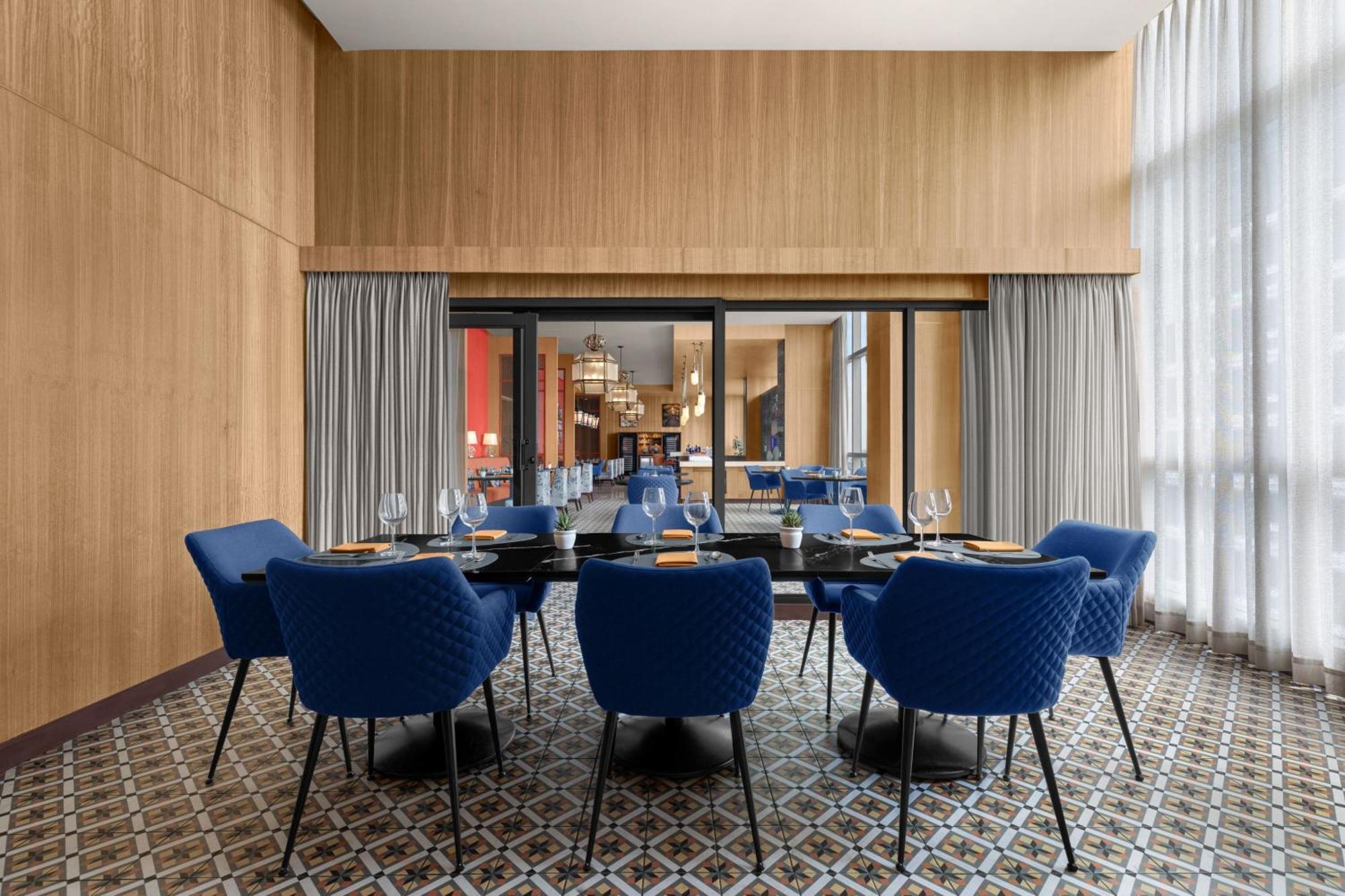 Отель The Westin Manila Pasig City Экстерьер фото