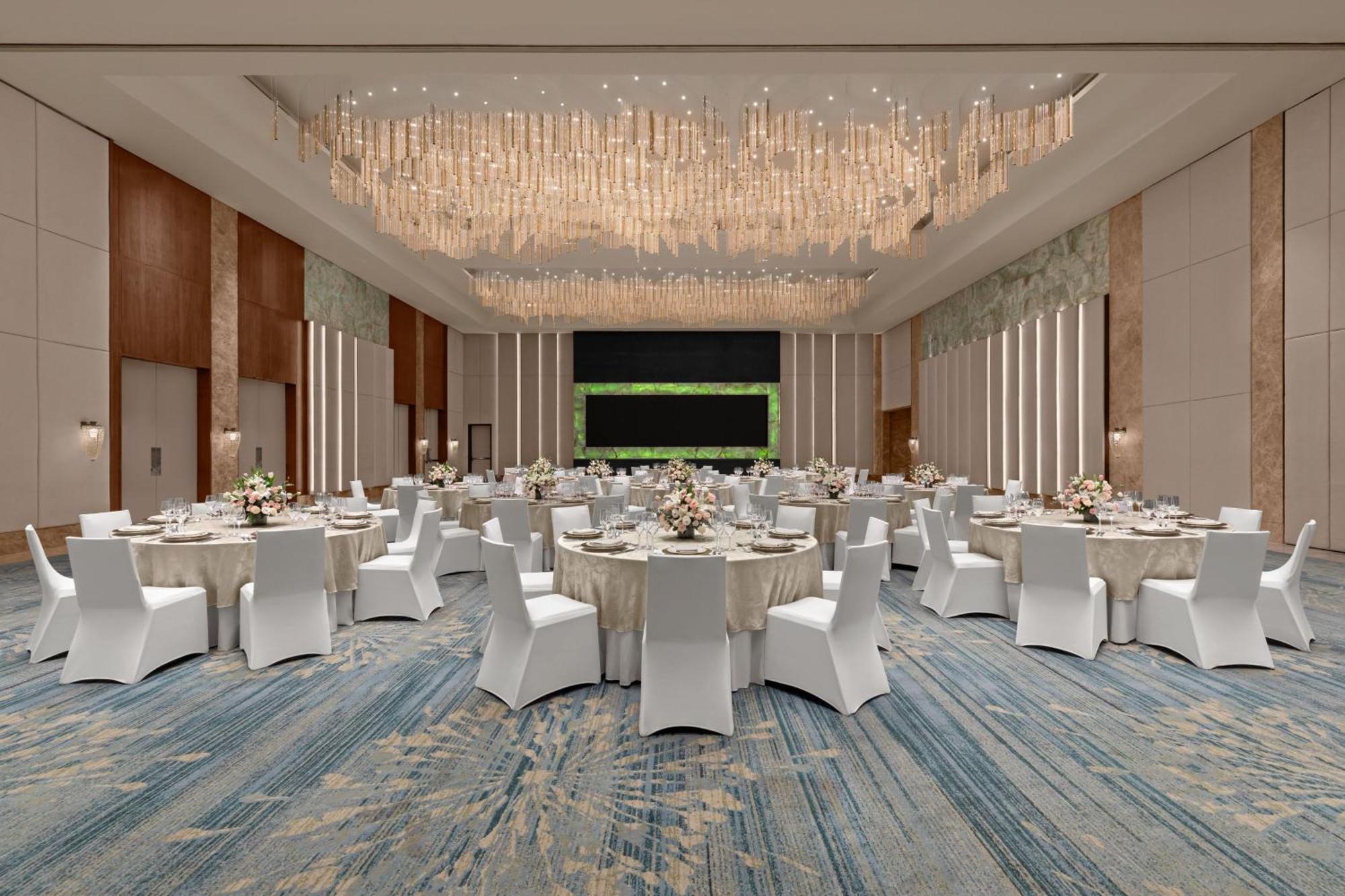 Отель The Westin Manila Pasig City Экстерьер фото
