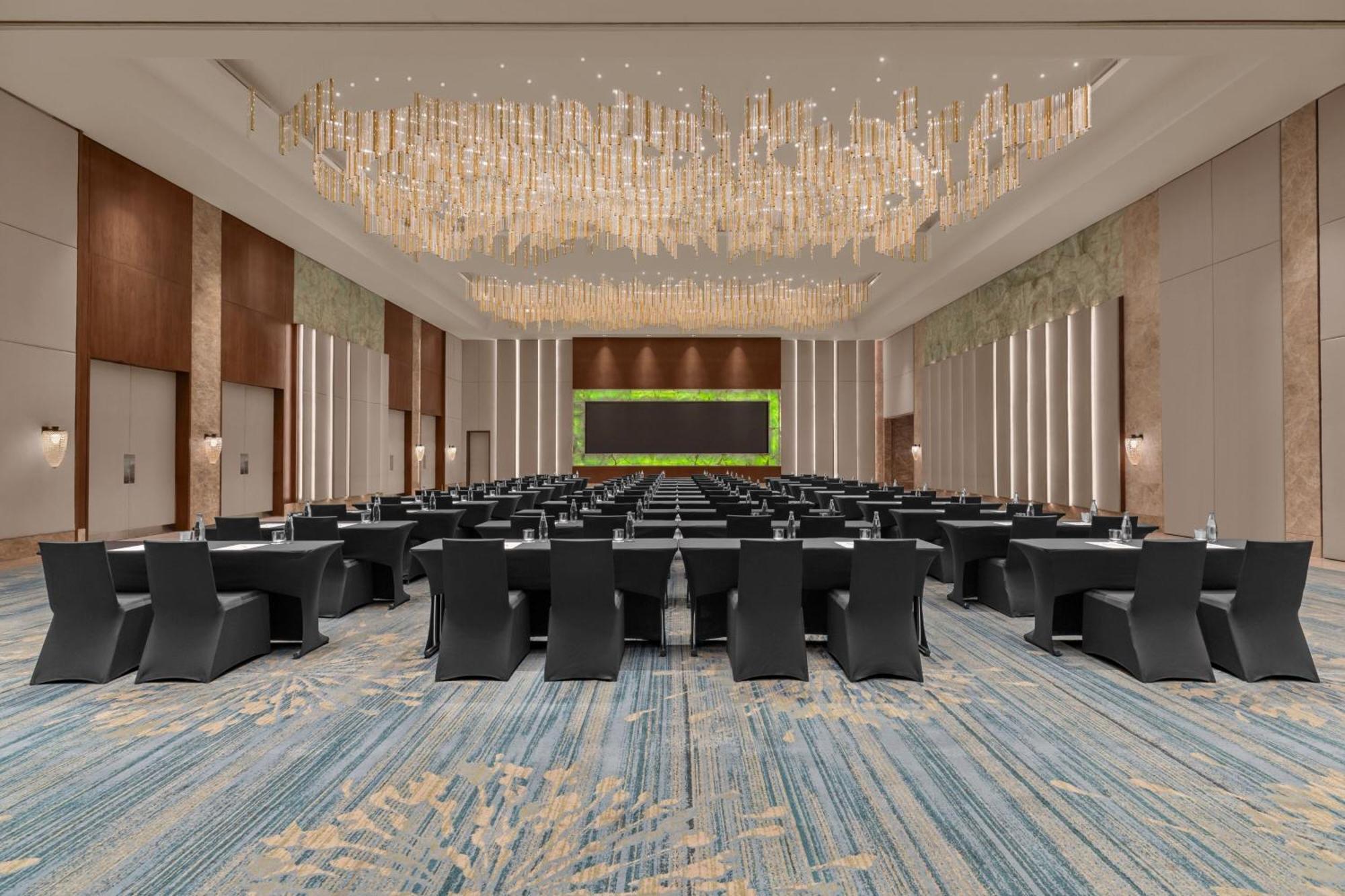 Отель The Westin Manila Pasig City Экстерьер фото