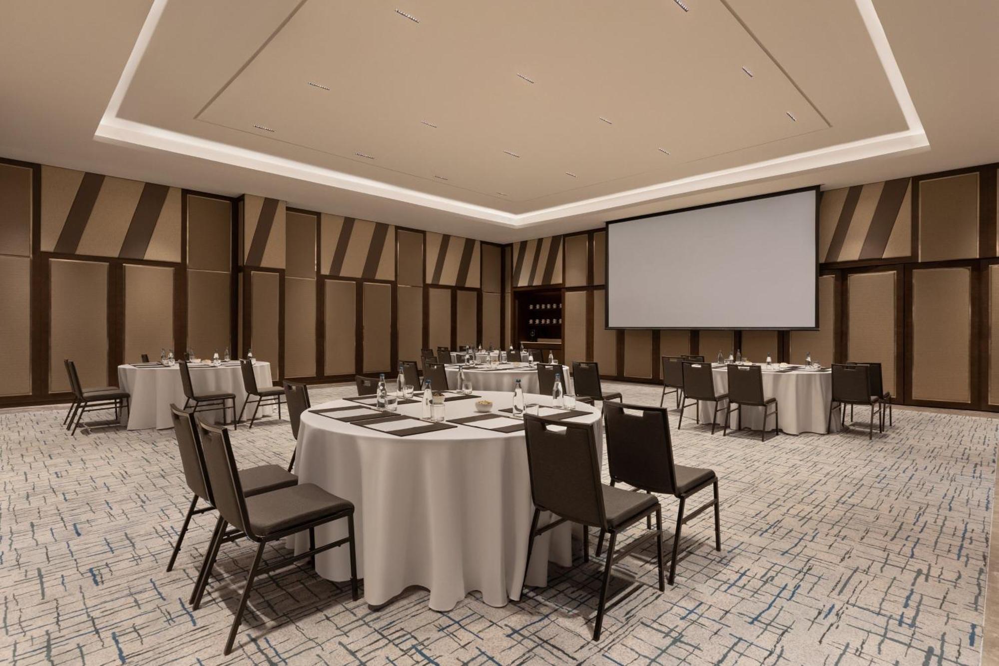Отель The Westin Manila Pasig City Экстерьер фото
