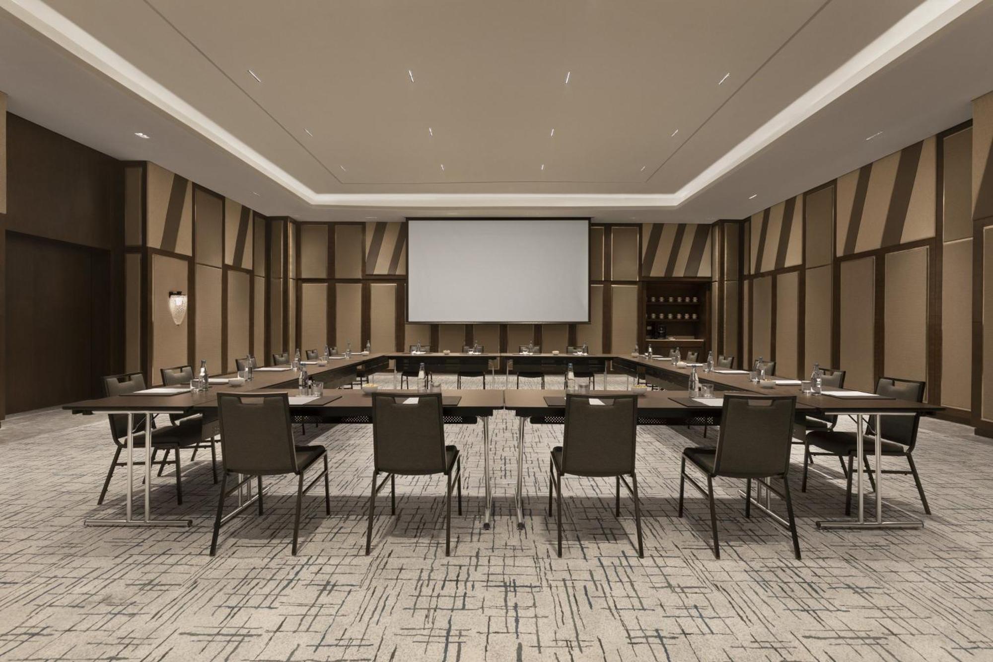 Отель The Westin Manila Pasig City Экстерьер фото
