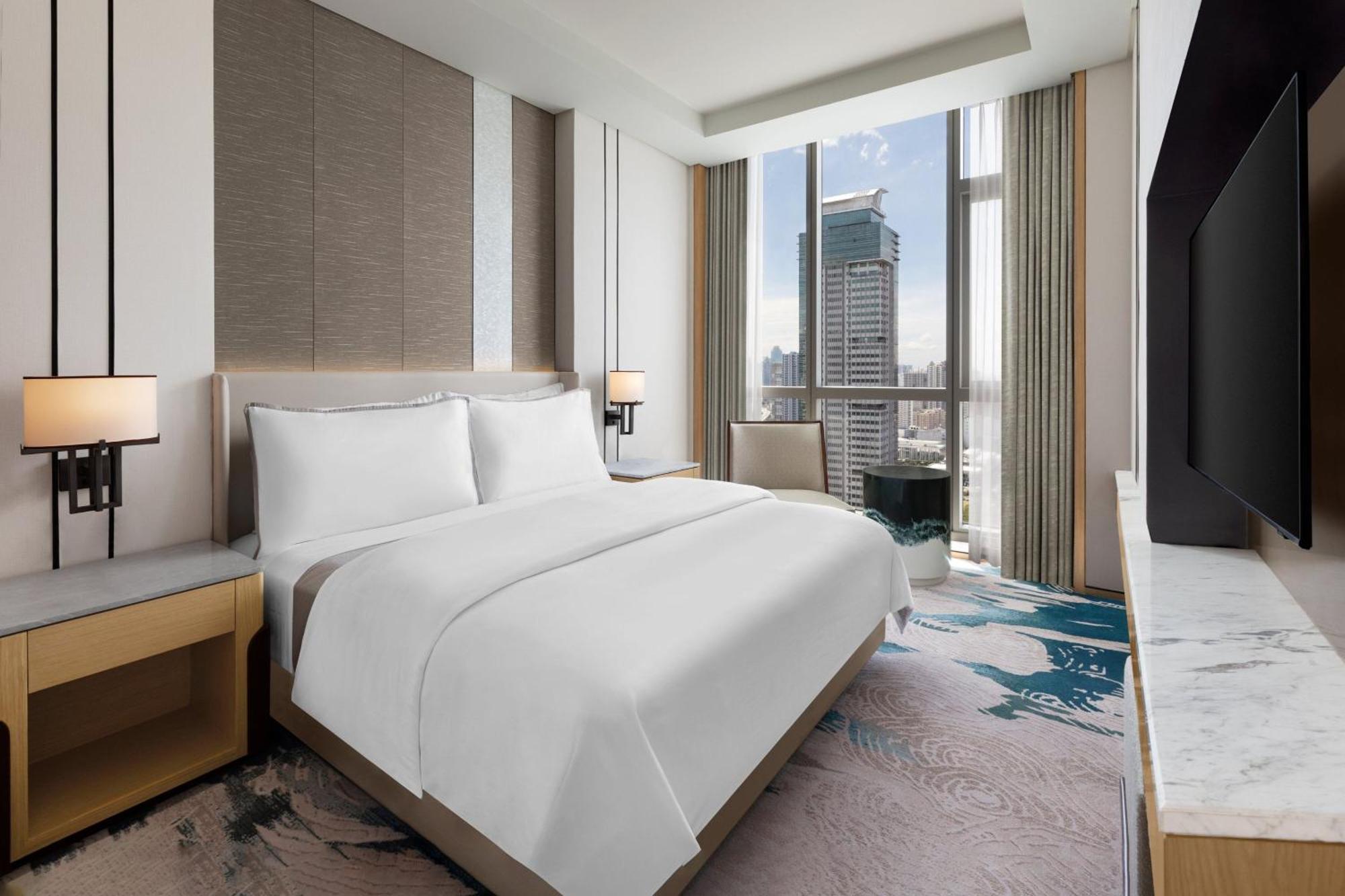 Отель The Westin Manila Pasig City Экстерьер фото
