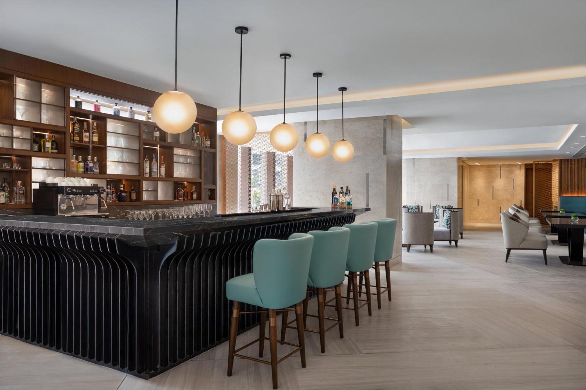 Отель The Westin Manila Pasig City Экстерьер фото